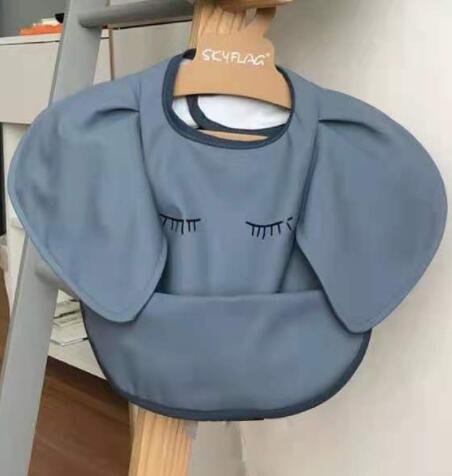 Babero Impermeable con Bolsillo Alas de Ángel para Bebé - Image 14