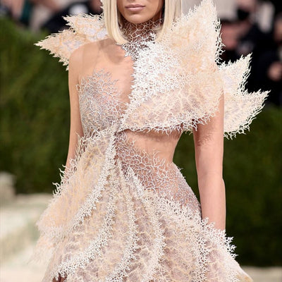 Vestido Bandage Sin Mangas con Encaje y Diseño Irregular