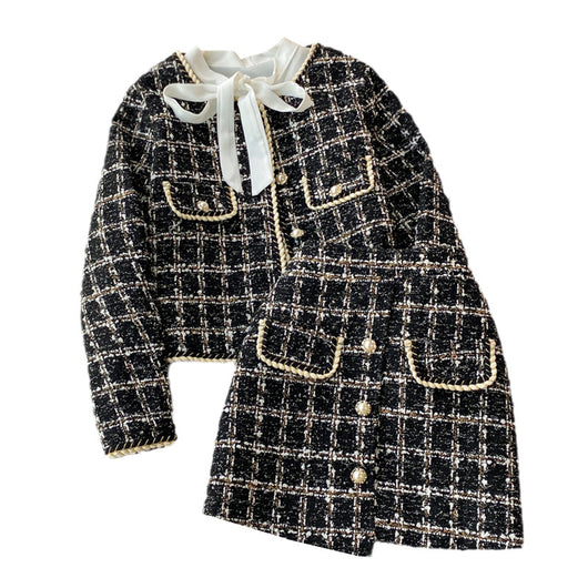 Traje de Tres Piezas en Tweed con Corbatín - Image 12