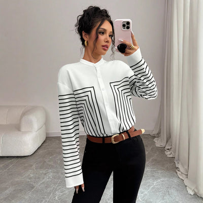 Blusa Rayada Estampada con Contraste de Colores y Botones Simples