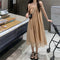 Vestido Plateado con Tirantes de Perlas y Filigrana Elegante