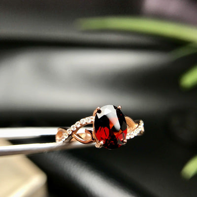 Anillo de Plata 925 con Granate Natural Incrustado