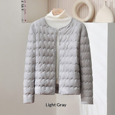 Chaqueta Corta Acolchada para Mujer con Cuello Fruncido - Image 11