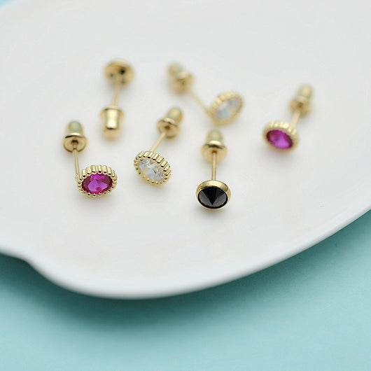 Aretes de Diamante Redondo en Oro con Cierre de Tornillo - Image 4