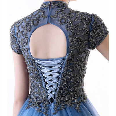 Vestido de Noche Azul con Cuello Alto y Vuelo Elegante - Image 8