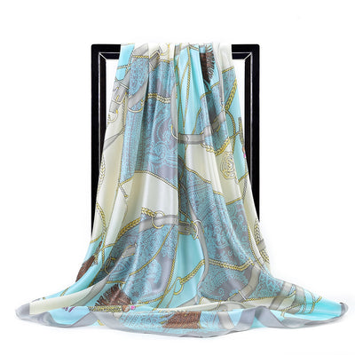 Pañuelo de Seda con Cadena Decorativa para Mujer - Image 7
