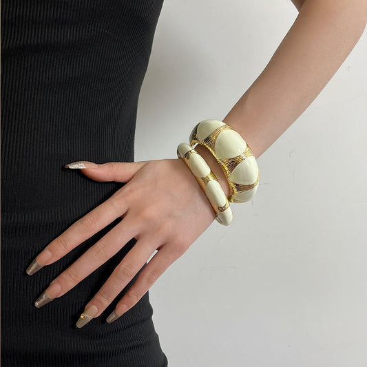 Pulsera Ovalada Retro Francesa Esmaltada Negro Oro con Técnica de Óleo Artístico - Image 2