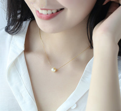 Collar de Perla de Agua Salada con Colgante Redondo Brillante