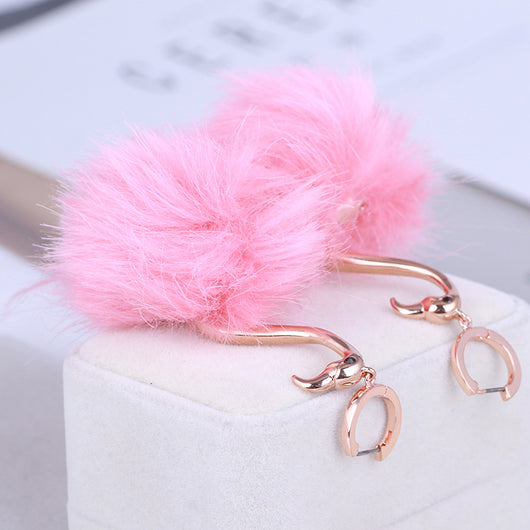 Aretes Flamingo Elegantes con Bola de Pelaje Realista - Image 10