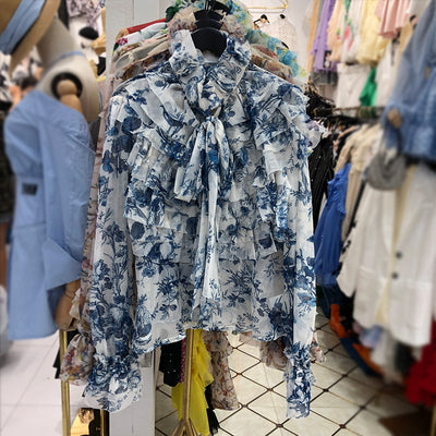 Blusa Elegante de Manga Larga con Volantes y Detalles Fluidos