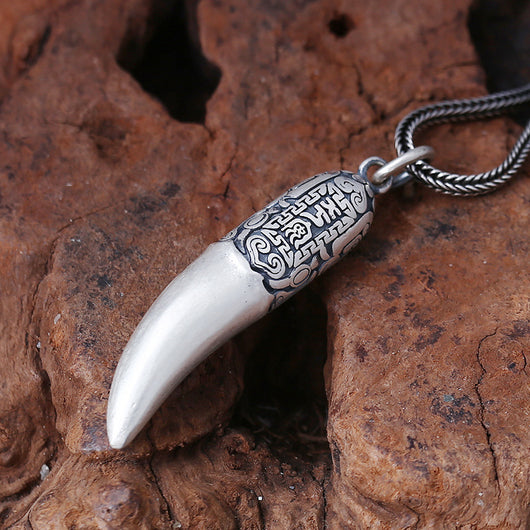 Diente de Lobo: Colgante Unisex con Patrón Tribal - Image 4
