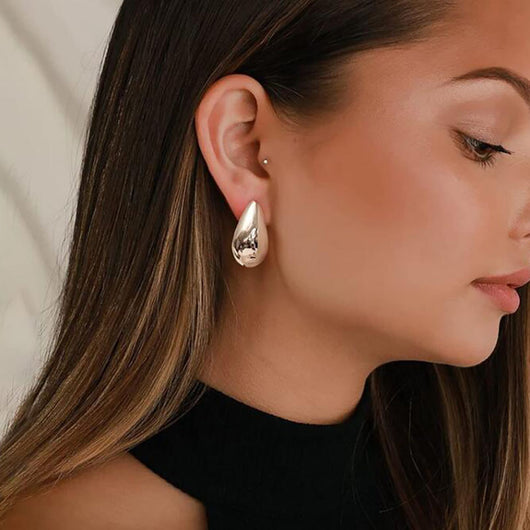 Aretes de Lujo Minimalista con Gota de Metal