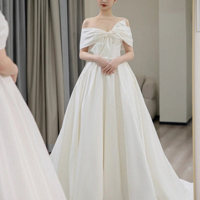 Vestido de Novia Satinado Elegante y Minimalista - Image 2