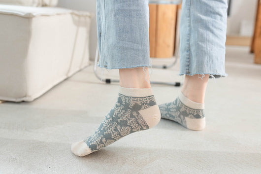 Calcetines de Malla Jacquard Ultrafinos para Mujer - Estilo Retro Ins - Image 17