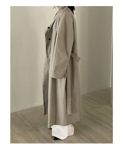 Gabardina Larga de Cuello Alto con Diseño Versátil y Elegancia Contemporánea - Image 26