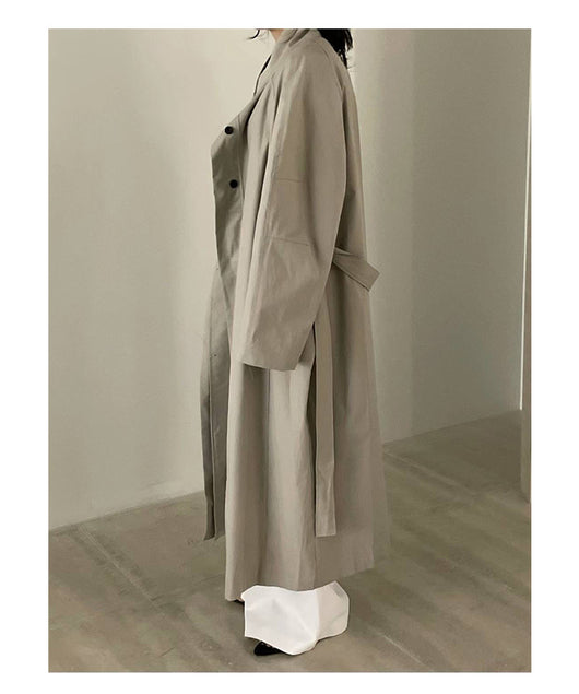 Gabardina Larga de Cuello Alto con Diseño Versátil y Elegancia Contemporánea - Image 26