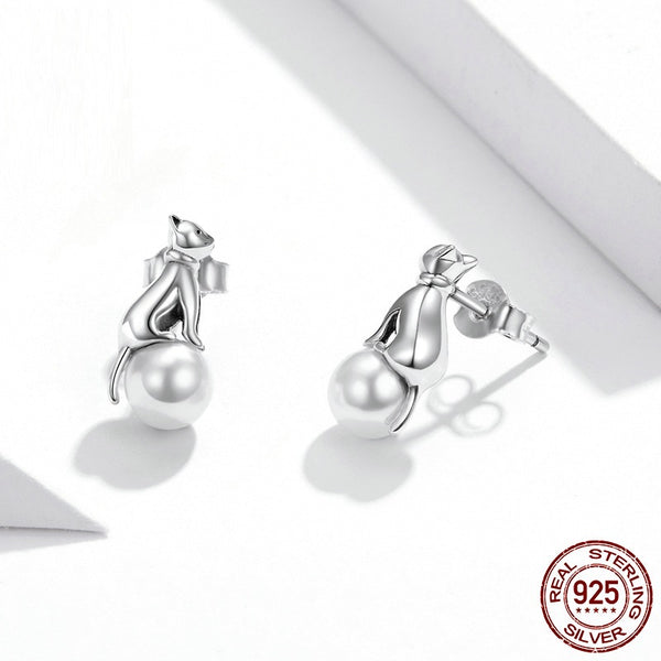 Aretes de Perla con Diseño de Gato Minimalista para Mujer