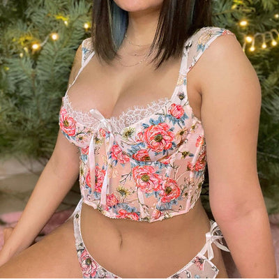 Crop Top Y2K Floral con Encaje y Cierre Frontal - Image 5