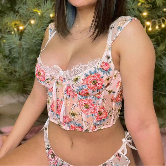 Crop Top Y2K Floral con Encaje y Cierre Frontal - Image 5
