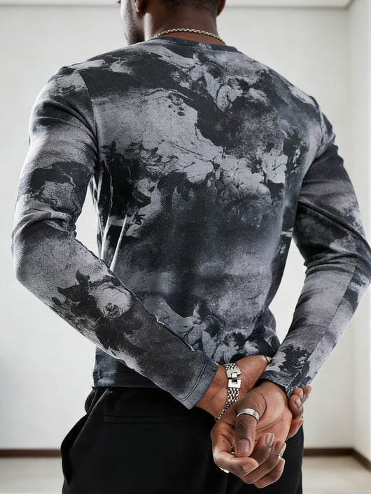 Blusa Clásica de Manga Larga con Estampado Artístico en Blanco y Negro - Image 4