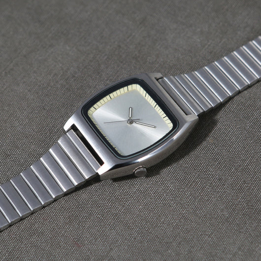 Reloj de Pulsera Minimalista Cuadrado sin Logo - Diseño Versátil - Image 36