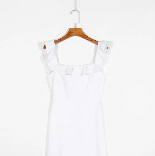 Vestido Blanco Ajustado con Cuello Volante
