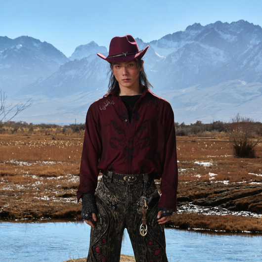 Camisa de Terciopelo Satinado Rojo Vino con Patrón Totem