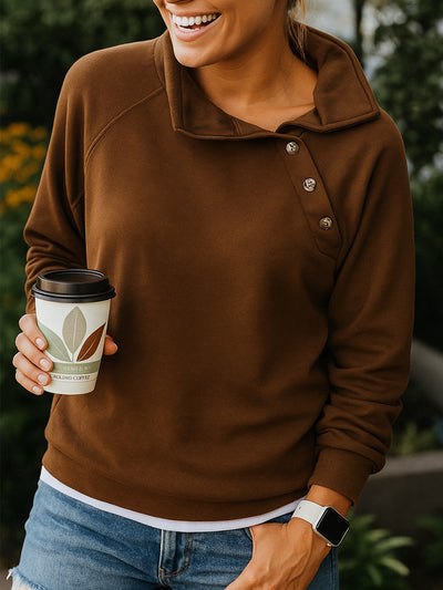 Suéter Holgado Elegante con Cuello Diagonal y Botones - Image 15
