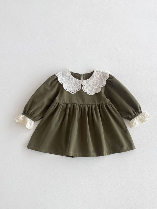 Vestido Princesa Niña con Cuello de Encaje y Solapas - Image 16