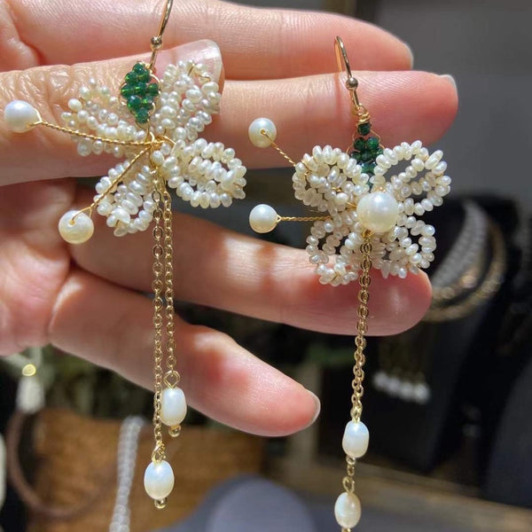 Aretes Mariposa Asimétricos con Perla Natural y Baño de Oro - Diseño Artesanal