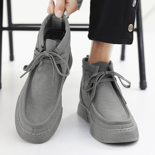 Tenis Retro de Gamuza con Detalles de Herramientas Altos para Hombre - Image 2