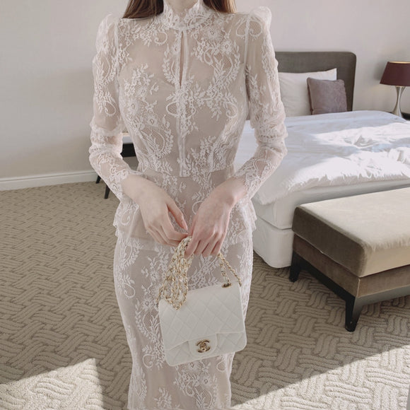 Blusa de Encaje Crochet con Cuello Alzado y Falda Sirena con Volantes