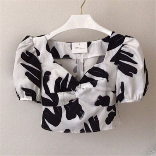 Blusa con Mangas Abullonadas Contraste Blanco y Negro + Falda Vuelo Cintura Alta