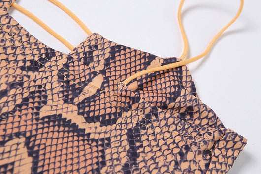 Vestido Ajustado con Falda Cadera Estampado Serpiente y Detalles Calados - Image 15