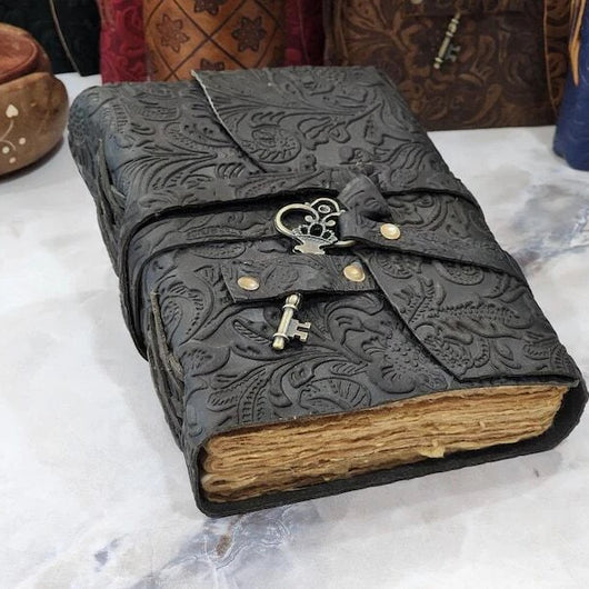 Cuaderno Vintage de Cuero de Búfalo con Patrón Floral en Relieve - Image 13