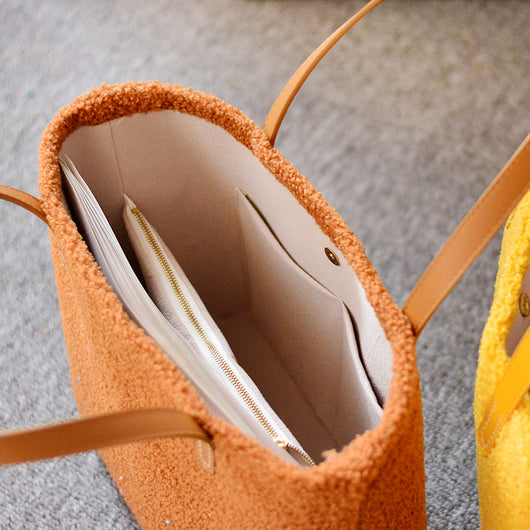 Bolsa Tejida Artesanal Hecha a Mano con Materiales Creativos - Image 3