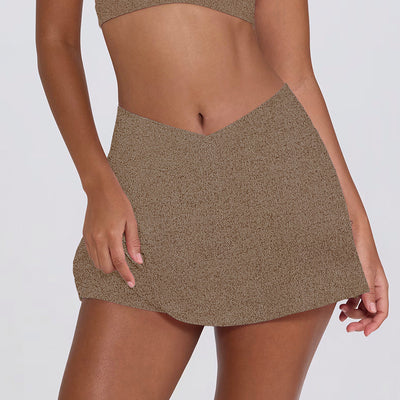 Light pink halter neck sports bra and high-waisted leggings workout set on a model. - Image 13