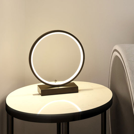 Lámpara de Mesa Nórdica para Dormitorio - Diseño Moderno Luxury - Image 7