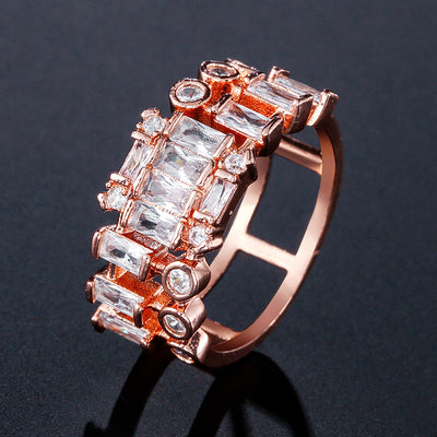 Anillo Hueco Dorado con Esmeralda - Montura Ajustable - Image 15