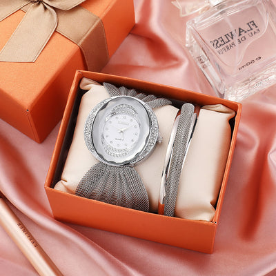 Reloj Elegante Floral Ovalado con Malla Dorada y Plateada - Image 2