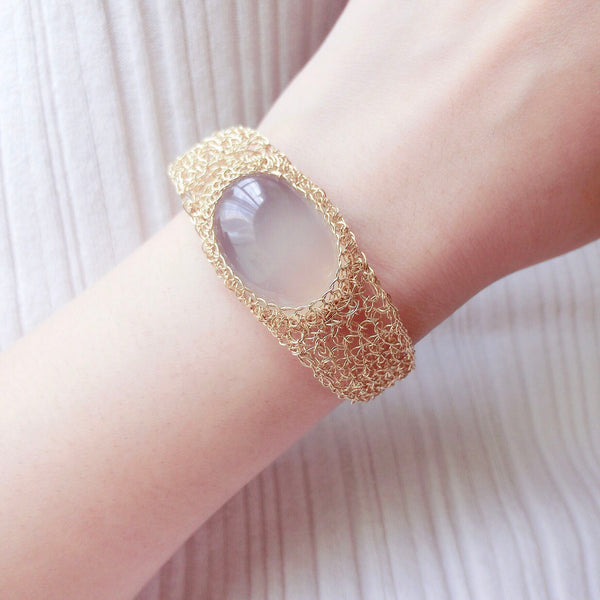 Pulsera de Calcedonia Blanca Natural con Alambre de Oro 14K
