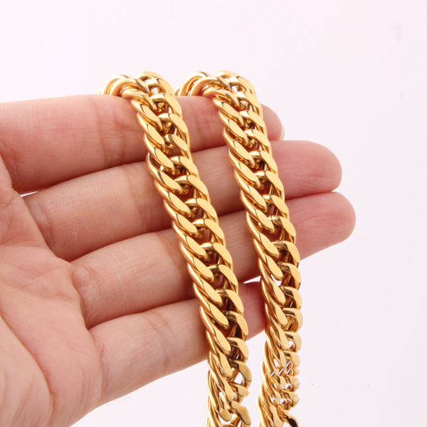 Collar de Acero Titanio Dorado para Hombre con Doble Hebilla