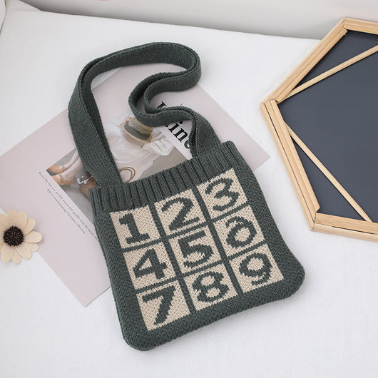 Bolsa Tejida con Diseño Cóncavo y Corte Diagonal - Image 3
