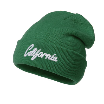 Gorro Tejido con Letras 3D Bordadas - Image 4
