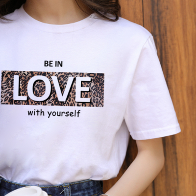 Blusa Estampada con Leopardo y Labios - Estilo Western Casual para Mujer - Image 26