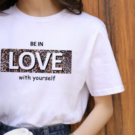 Blusa Estampada con Leopardo y Labios - Estilo Western Casual para Mujer - Image 26