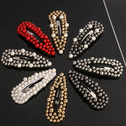 Broche de Cabello Perla Gota con Remaches - Versátil y Elegante