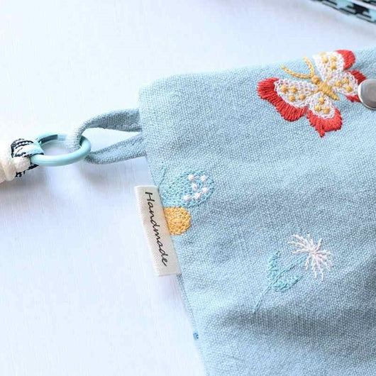 Bolso Bandolera con Bordado de Mariposa y Monedero Integrado - Image 2
