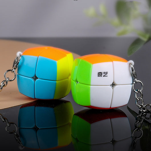 Llavero Cubo Rubik Miniatura - Formas Geométricas (Bollo, Hoja de Arce, Pirámide) - Image 4