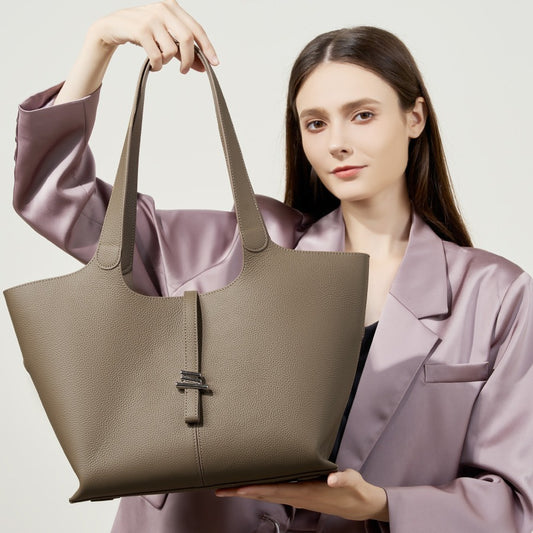 Bolso Bandolera Portátil de Cuero Genuino con Detalles Artesanales